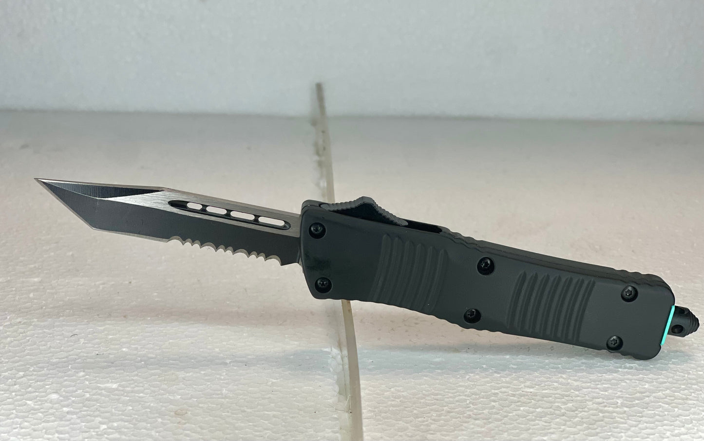 Small Hellion Black Serrated