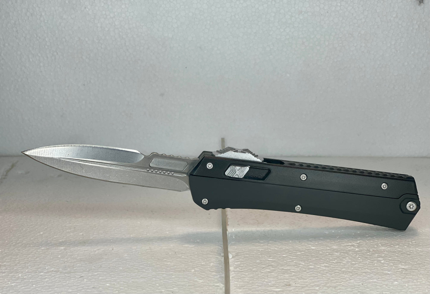 Large Hellion Dealta Knives